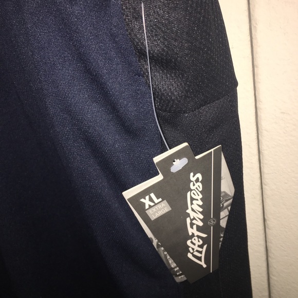 Shorts - Picture 3 of 5